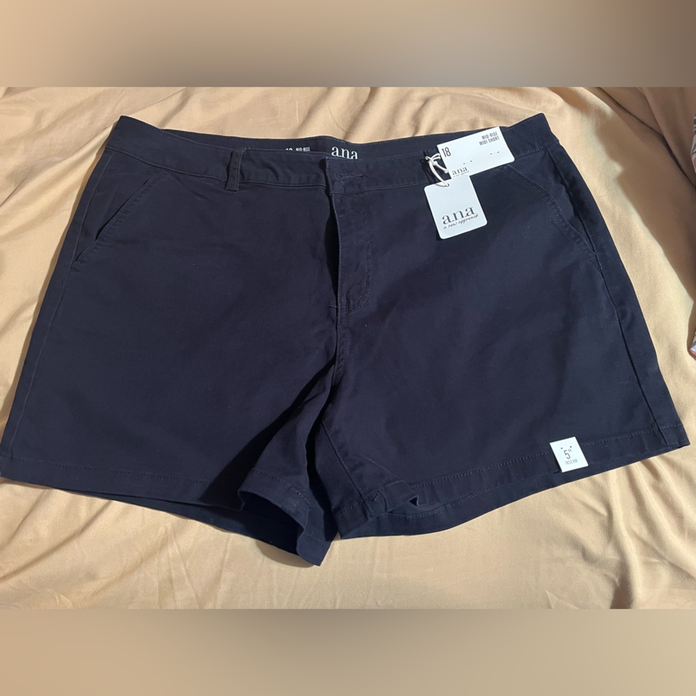 Black a.n.a shorts-  5” Midi short